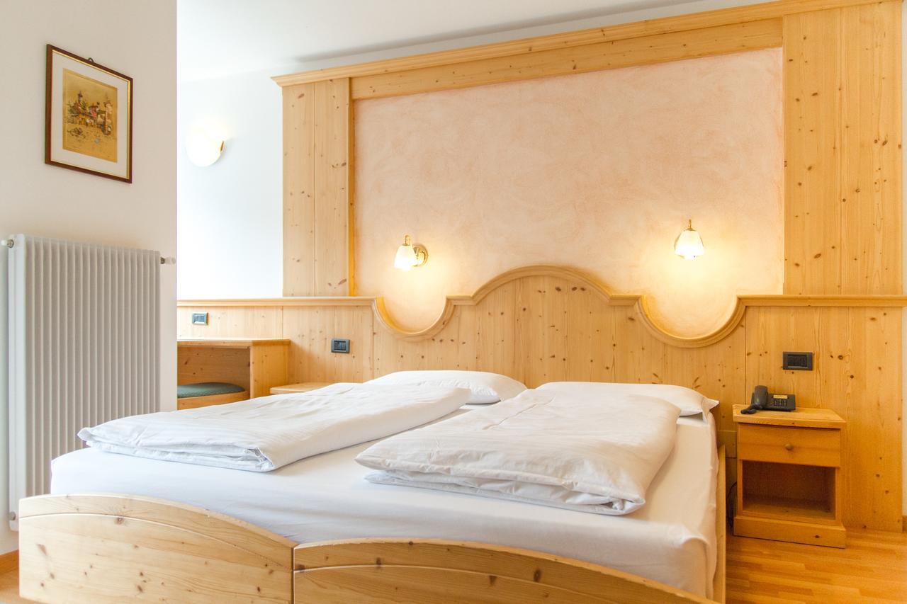 Hotel Genzianella Ziano di Fiemme Екстериор снимка